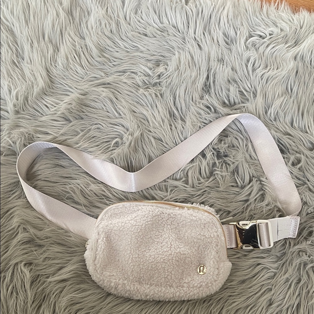 Lululemon Athletica Cream‎ Sherpa Crossbody Bag